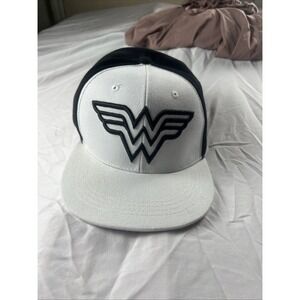 SIX FLAGS WONDER WOMAN Snapback Hat Unisex Adult White‎ Black Adjustable Cap